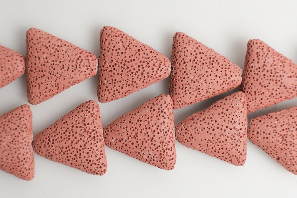 15.5" 28x28mm red color Lava triangle Gemstone pendant 6 colors
