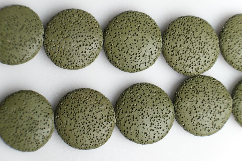 15.5" 20mm/25mm/30mm green Lava coin Gemstone pendant