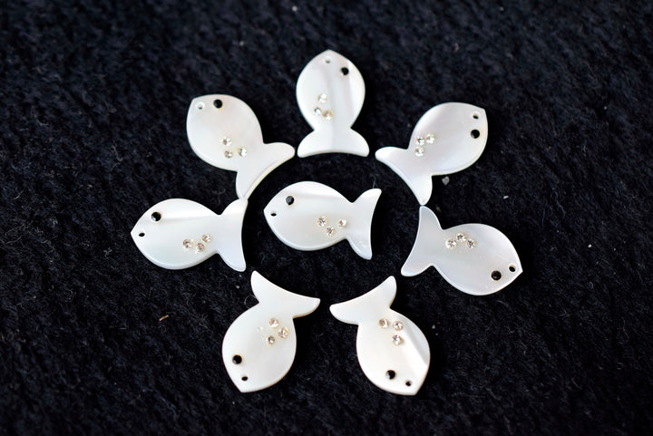 10pcs Natural white MOP little fish 10x16mm, mother of pearl fish