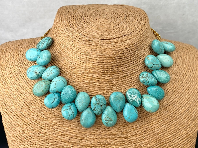 Turquoise howlite teardrop beads necklace