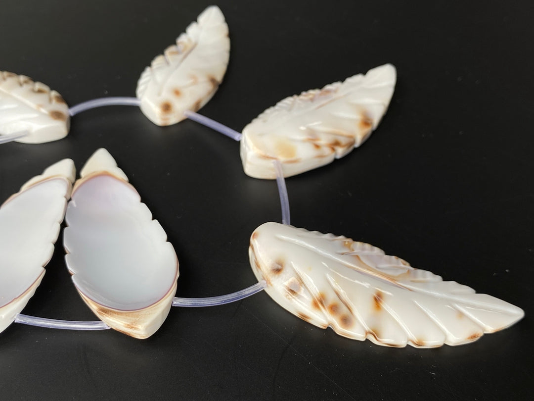 15" 20x45~60mm Natural white shell carving leaf,12pcs on each strand