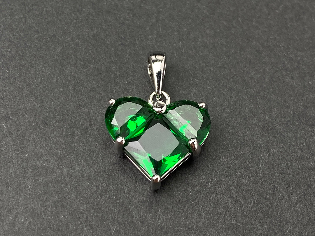 2PCS 14mm Green CZ heart, Silver Color Plated brass heart charms pendant