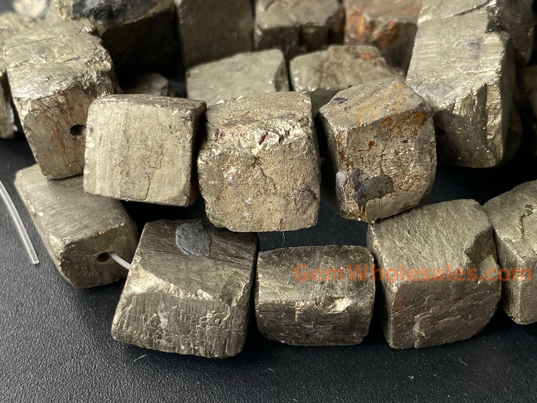Pépite cubique de pyrite naturelle de 15,5 pouces (13 à 16 mm), or jaune foncé