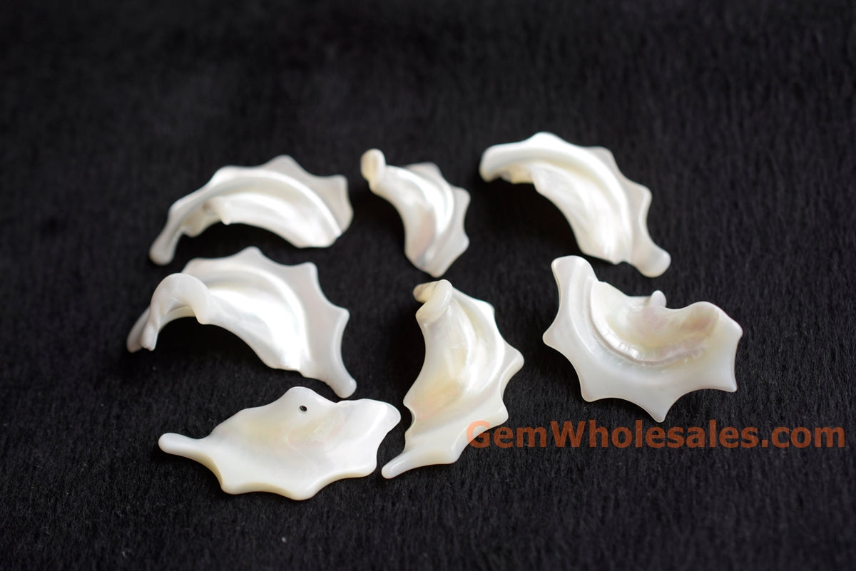 20pcs 25~40mmx15~22mm White MOP/shell nugget flake beads