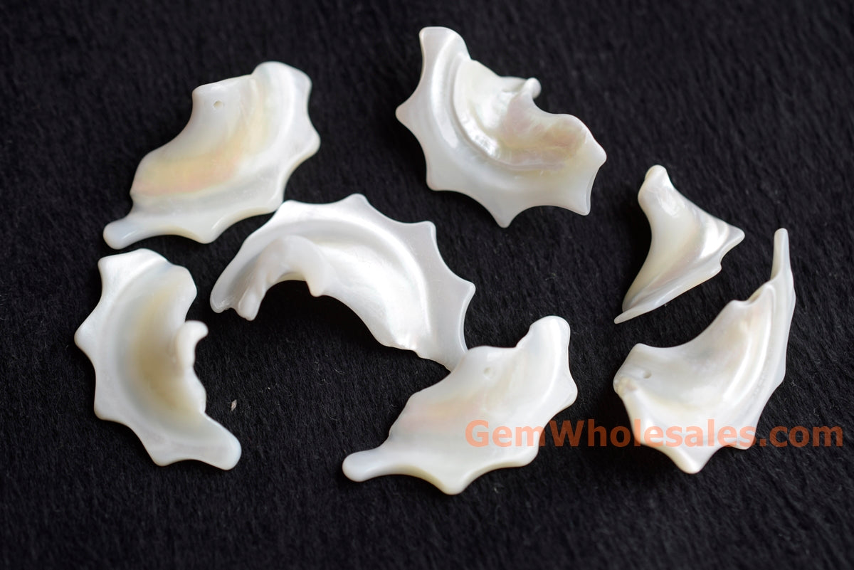 20pcs 25~40mmx15~22mm White MOP/shell nugget flake beads