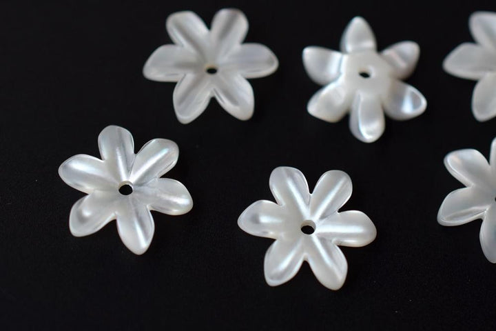 10PCS 10mm Natural white MOP Lily flower 6 petal,mother of pearl Lily flower B