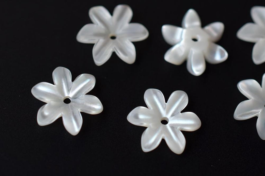 10PCS 10mm Natural white MOP Lily flower 6 petal,mother of pearl Lily flower B