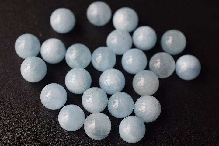 8mm A Natural Aquamarine undrilled round single beads blue gemstone