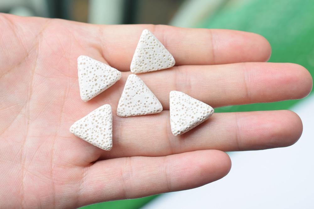 10pcs 16mm White Lava Triangle pendant Drilled along the side